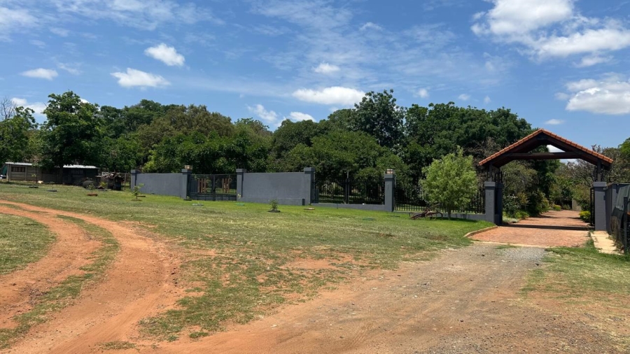 Commercial Property for Sale in Zuurplaat A H North West